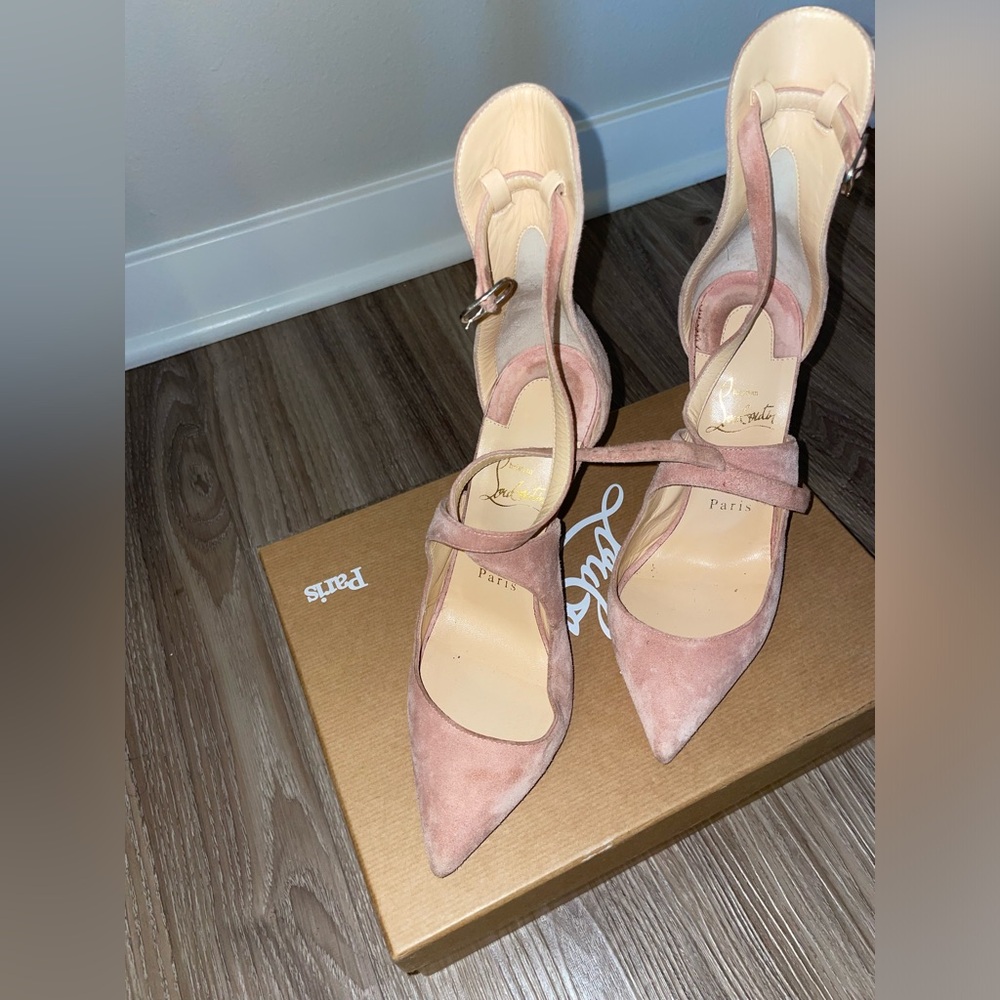 Worn, Authentic 
Christian Louboutin 
Suede Pink 
Size 7